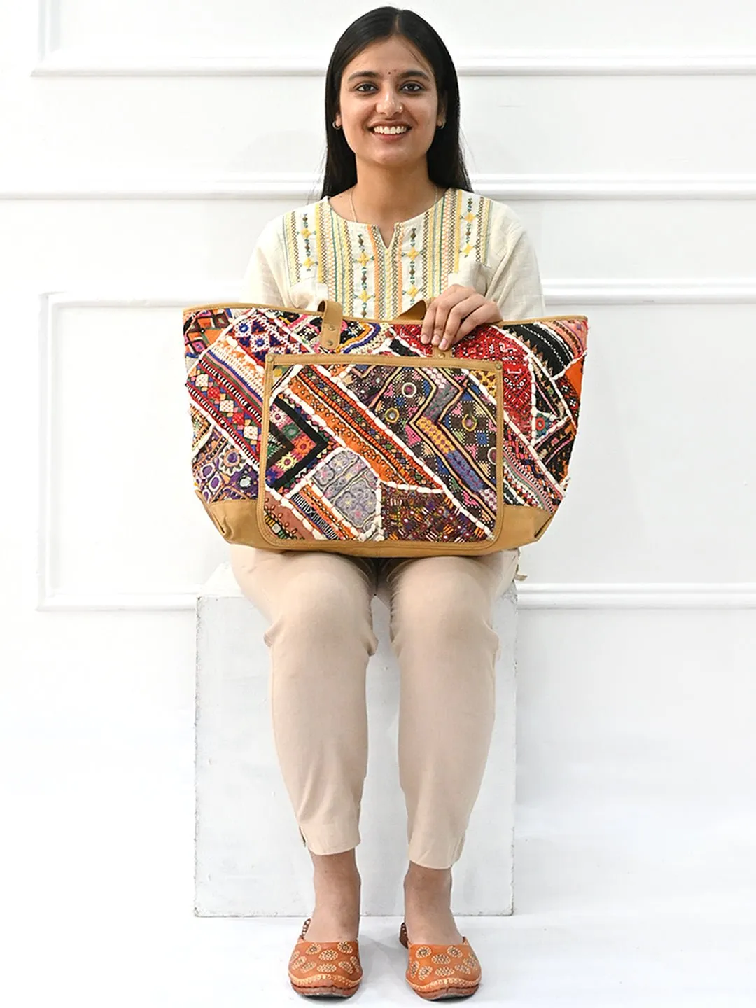 BARREN - VINTAGE FABRIC  PATCHWORK  HAND BAG